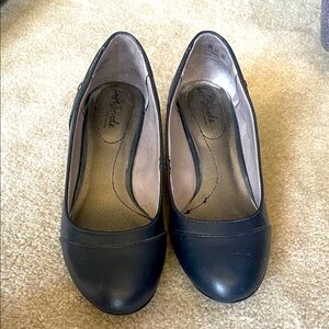 Life Stride Like New Navy Women’s Wedge Heel Pumps  in 8W, Quality & Style!